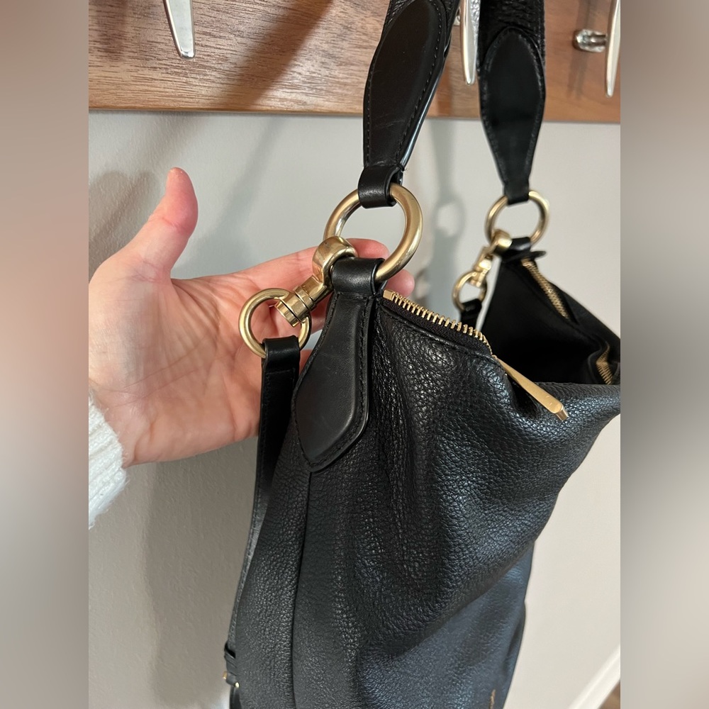 Michael Kors Medium Bucket Bag/Crossbody - Picture 2 of 6